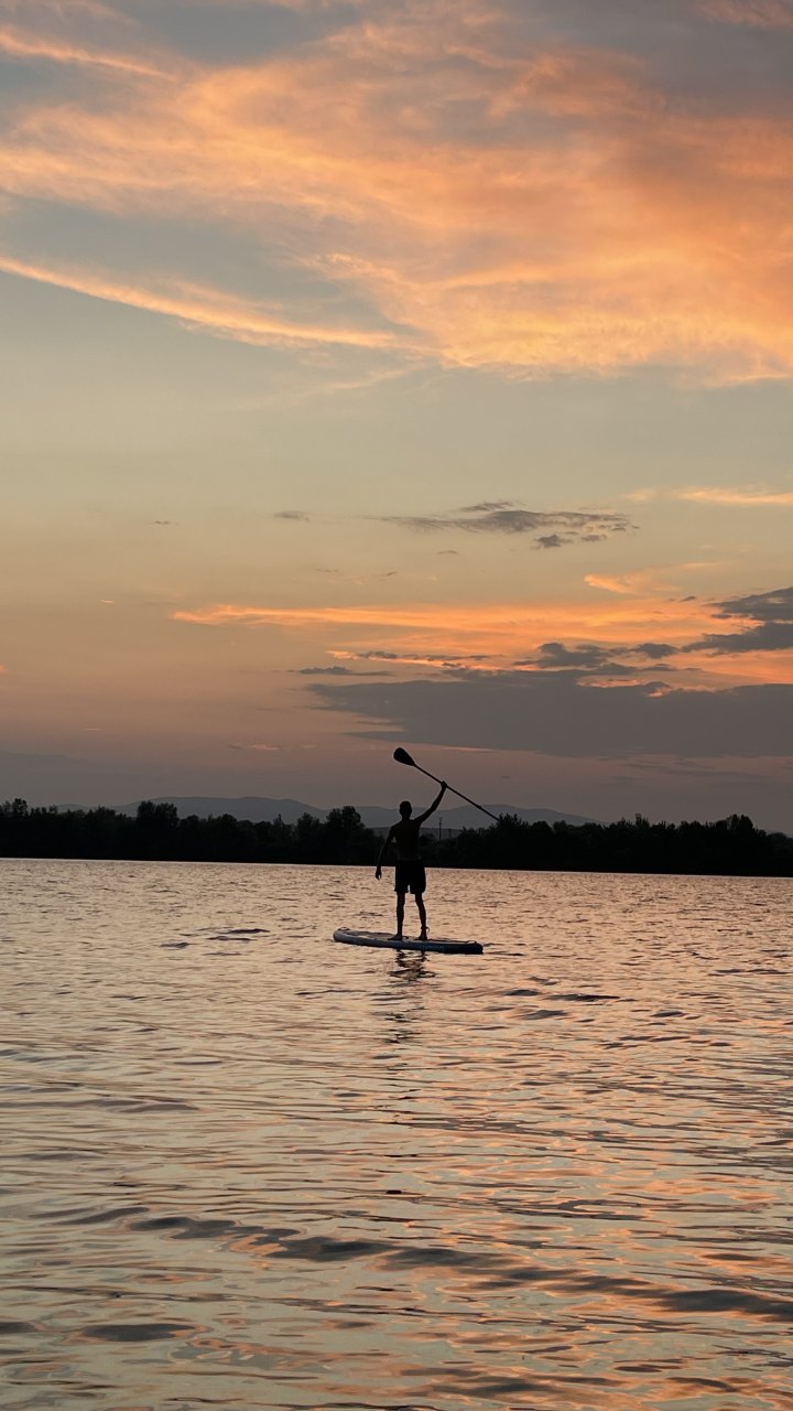 Balázs – SUP-ozás a naplementében